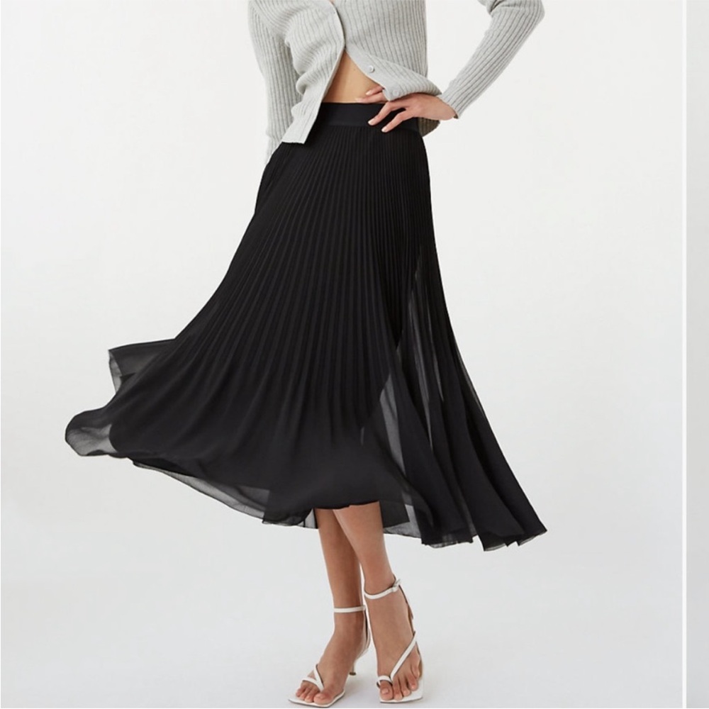 Aritzia Wilfred Twirl Pleated Skirt XS - Picture 2 of 6